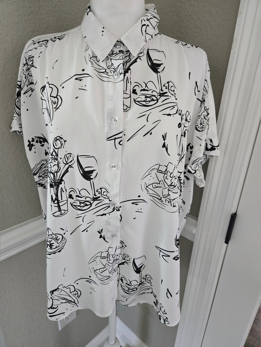 Jane & Delancey Abstract Wine Black White Novelty Print Button Top Womens Sz XL